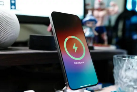 榆社苹果15换屏服务分享用什么充电器给iPhone15充电更好 